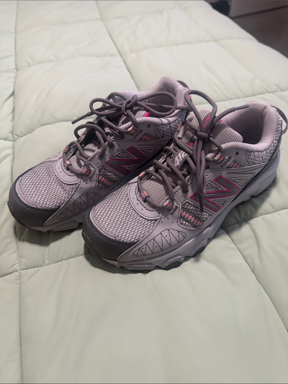 New Balance Women's Light Gray and Pink Trail Running Sneakers